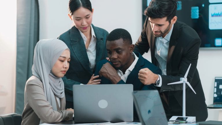 An effective team works together