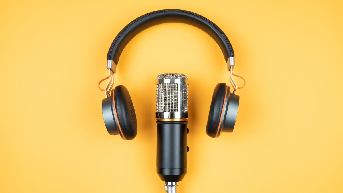Podcast microphone and headphones