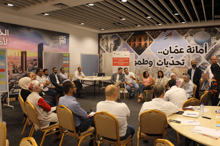A workshop with participants organized in a circle