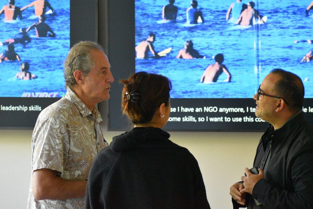 Shaun Tomson speaking with audience members
