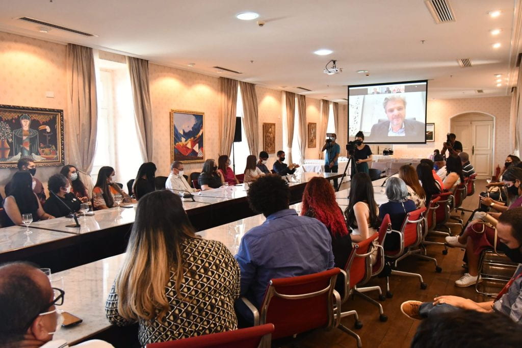 Matt Andrews teaching remotely in Brazil